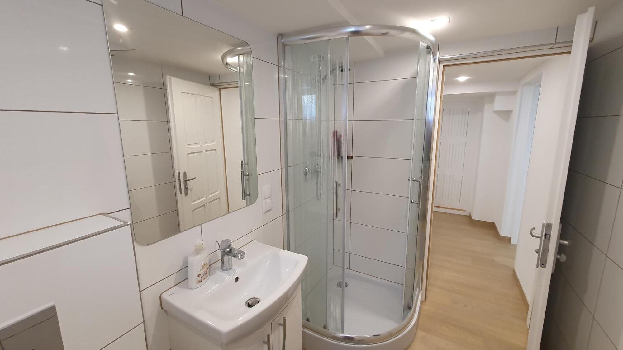 360 Apartment *